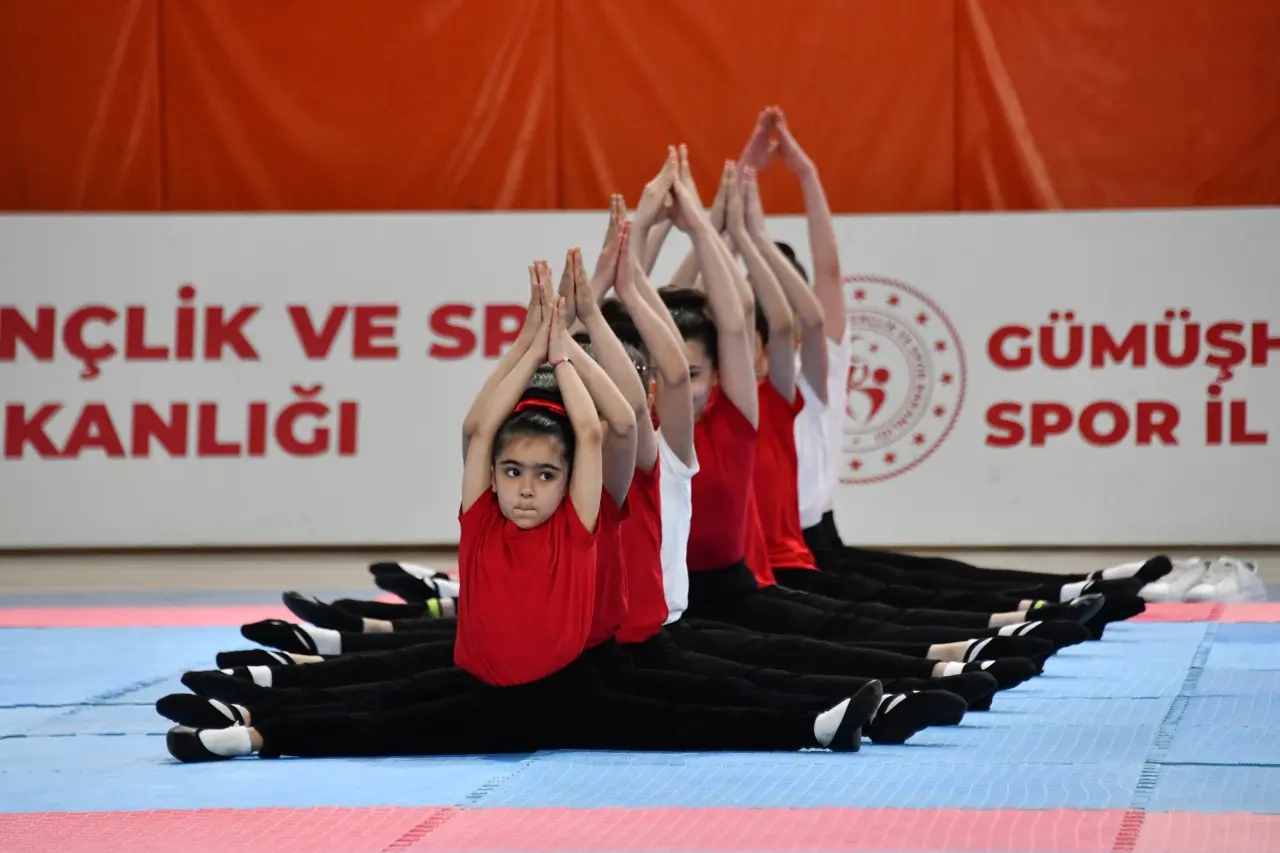 Gümüşhane’de 19 Mayıs Coşkusu: 107 Yıllık Gurur Aydın Doğan Spor Salonu’nda Yaşandı 42