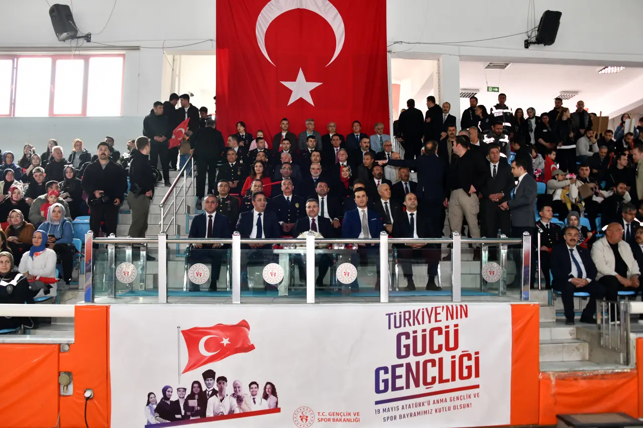 Gümüşhane’de 19 Mayıs Coşkusu: 107 Yıllık Gurur Aydın Doğan Spor Salonu’nda Yaşandı 2