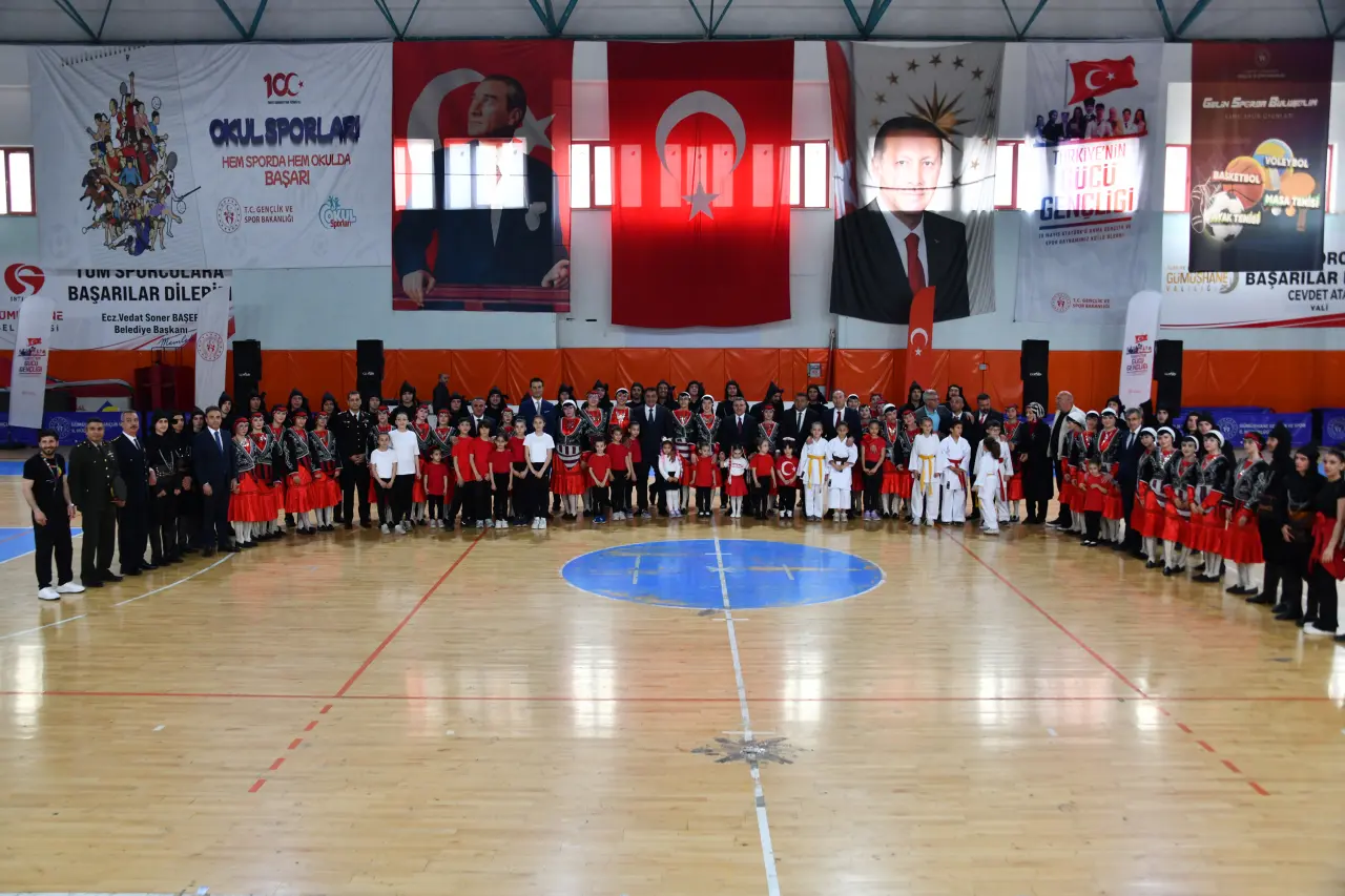 Gümüşhane’de 19 Mayıs Coşkusu: 107 Yıllık Gurur Aydın Doğan Spor Salonu’nda Yaşandı 73