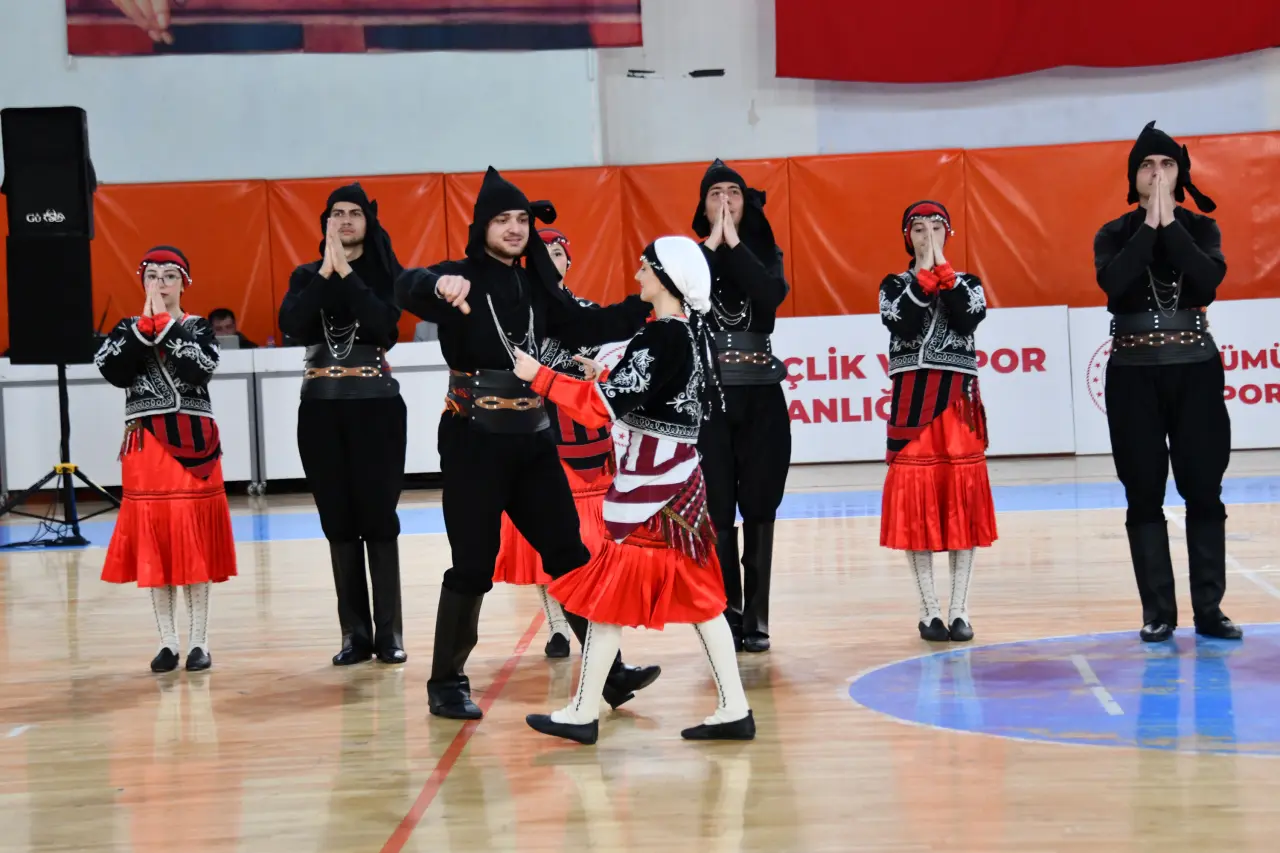 Gümüşhane’de 19 Mayıs Coşkusu: 107 Yıllık Gurur Aydın Doğan Spor Salonu’nda Yaşandı 68