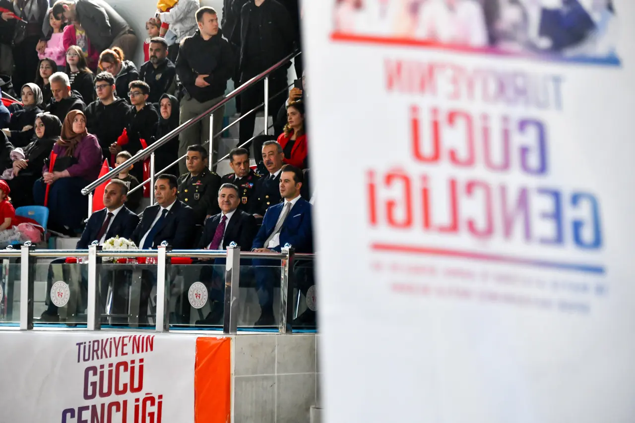 Gümüşhane’de 19 Mayıs Coşkusu: 107 Yıllık Gurur Aydın Doğan Spor Salonu’nda Yaşandı 5