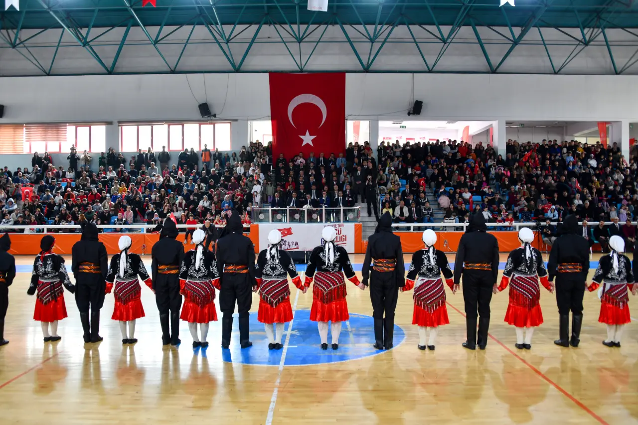 Gümüşhane’de 19 Mayıs Coşkusu: 107 Yıllık Gurur Aydın Doğan Spor Salonu’nda Yaşandı 17