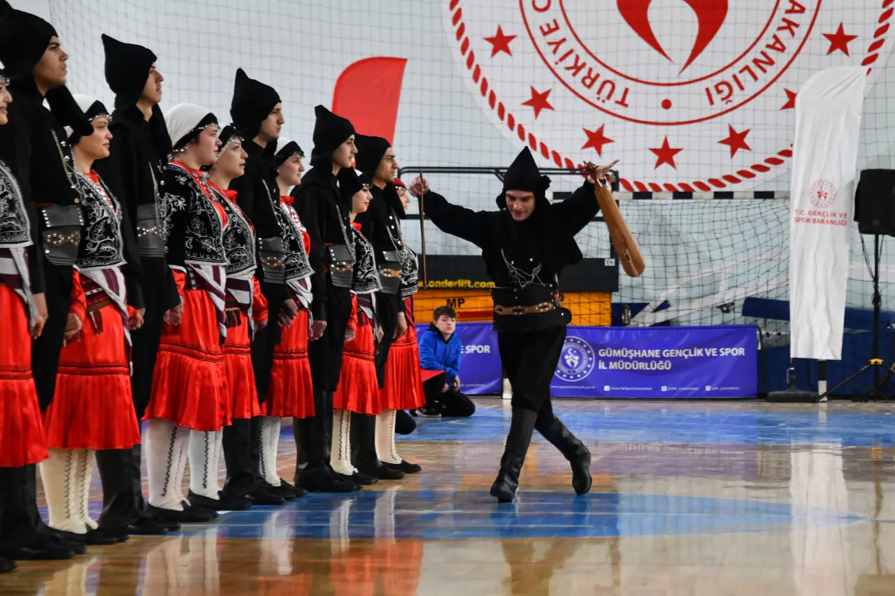 Gümüşhane’de 19 Mayıs Coşkusu: 107 Yıllık Gurur Aydın Doğan Spor Salonu’nda Yaşandı 61
