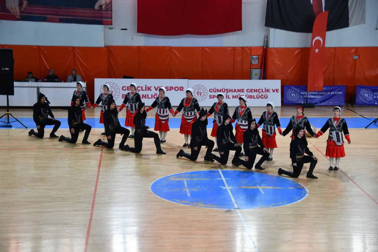 Gümüşhane’de 19 Mayıs Coşkusu: 107 Yıllık Gurur Aydın Doğan Spor Salonu’nda Yaşandı 55
