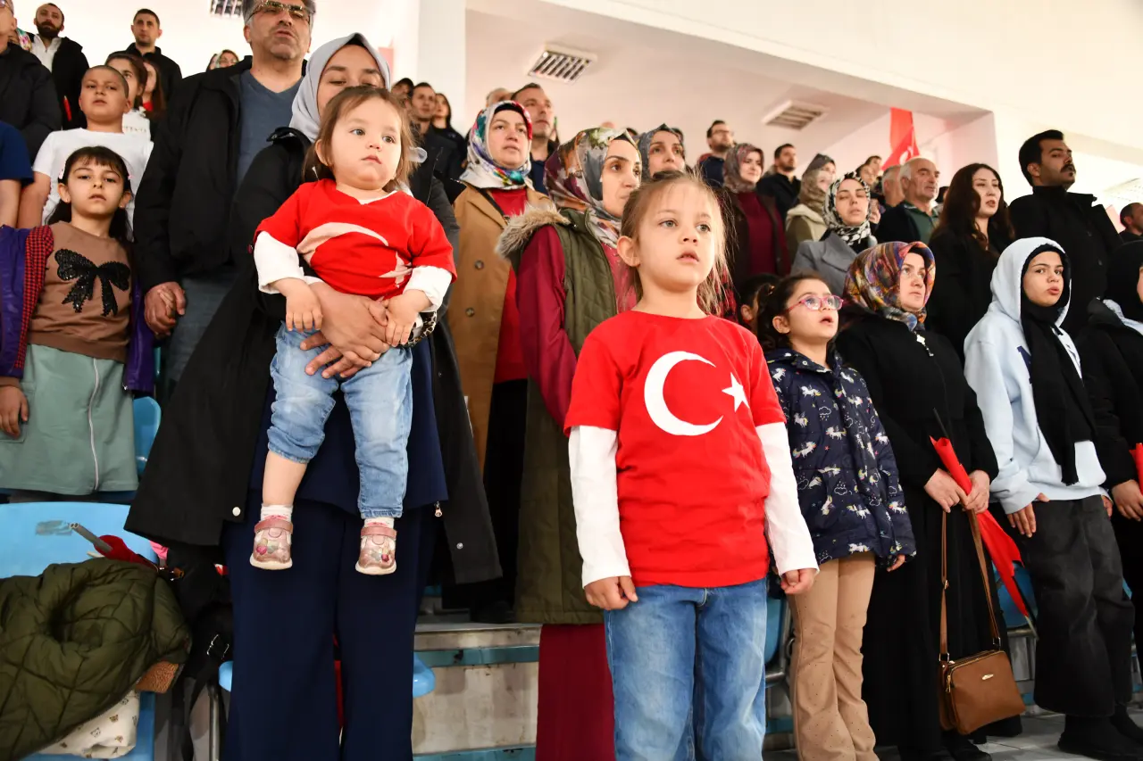 Gümüşhane’de 19 Mayıs Coşkusu: 107 Yıllık Gurur Aydın Doğan Spor Salonu’nda Yaşandı 3