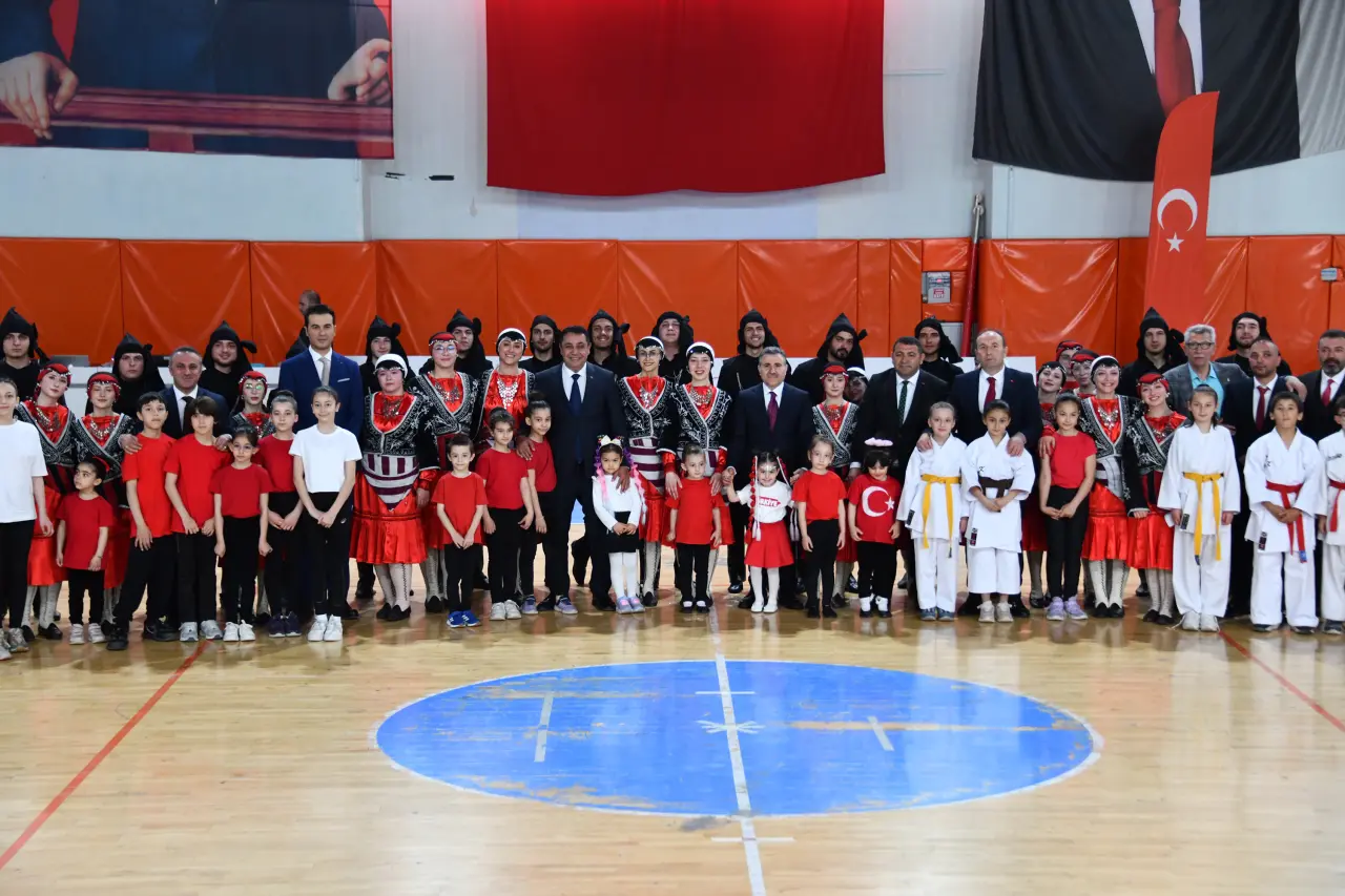 Gümüşhane’de 19 Mayıs Coşkusu: 107 Yıllık Gurur Aydın Doğan Spor Salonu’nda Yaşandı 74