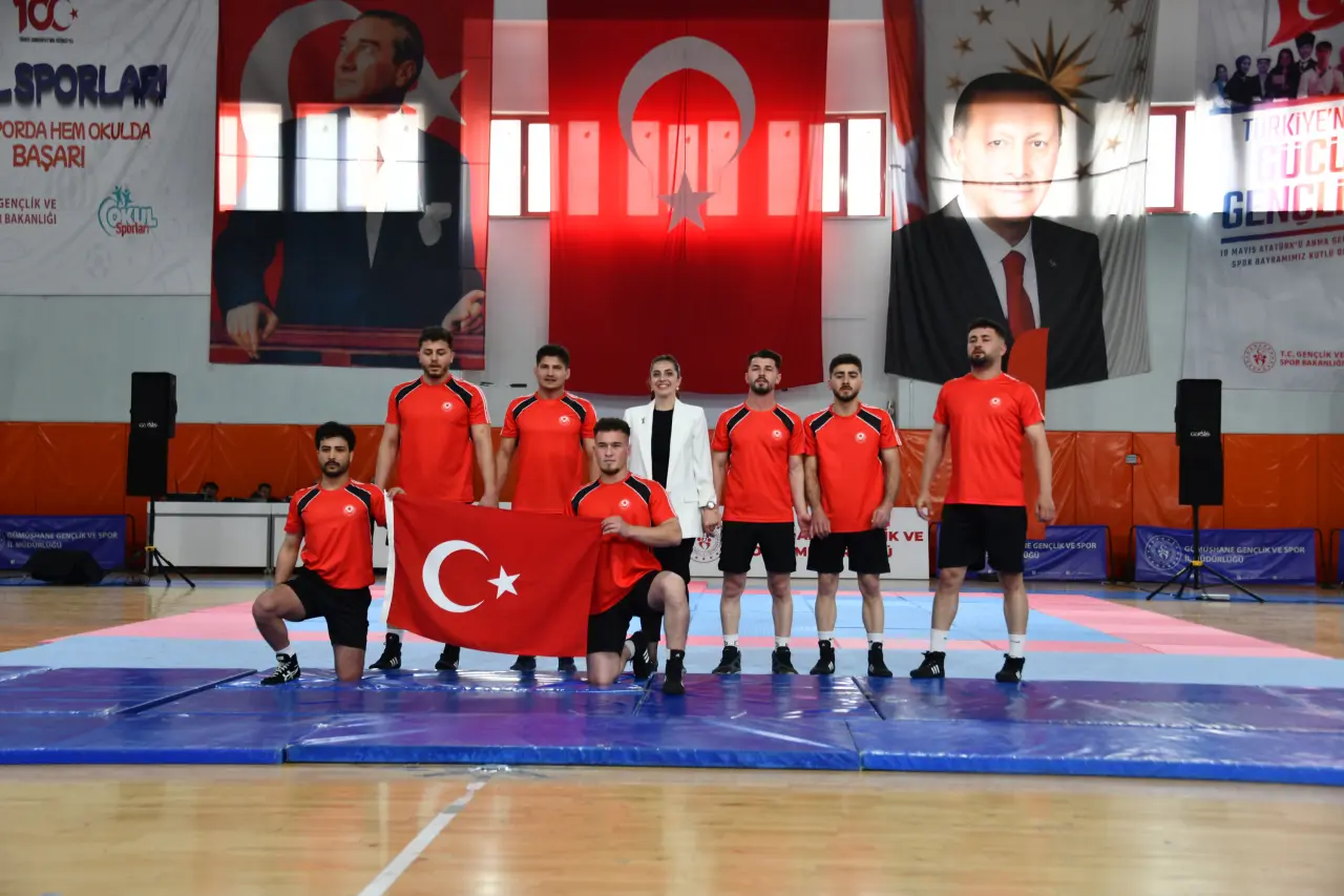 Gümüşhane’de 19 Mayıs Coşkusu: 107 Yıllık Gurur Aydın Doğan Spor Salonu’nda Yaşandı 54