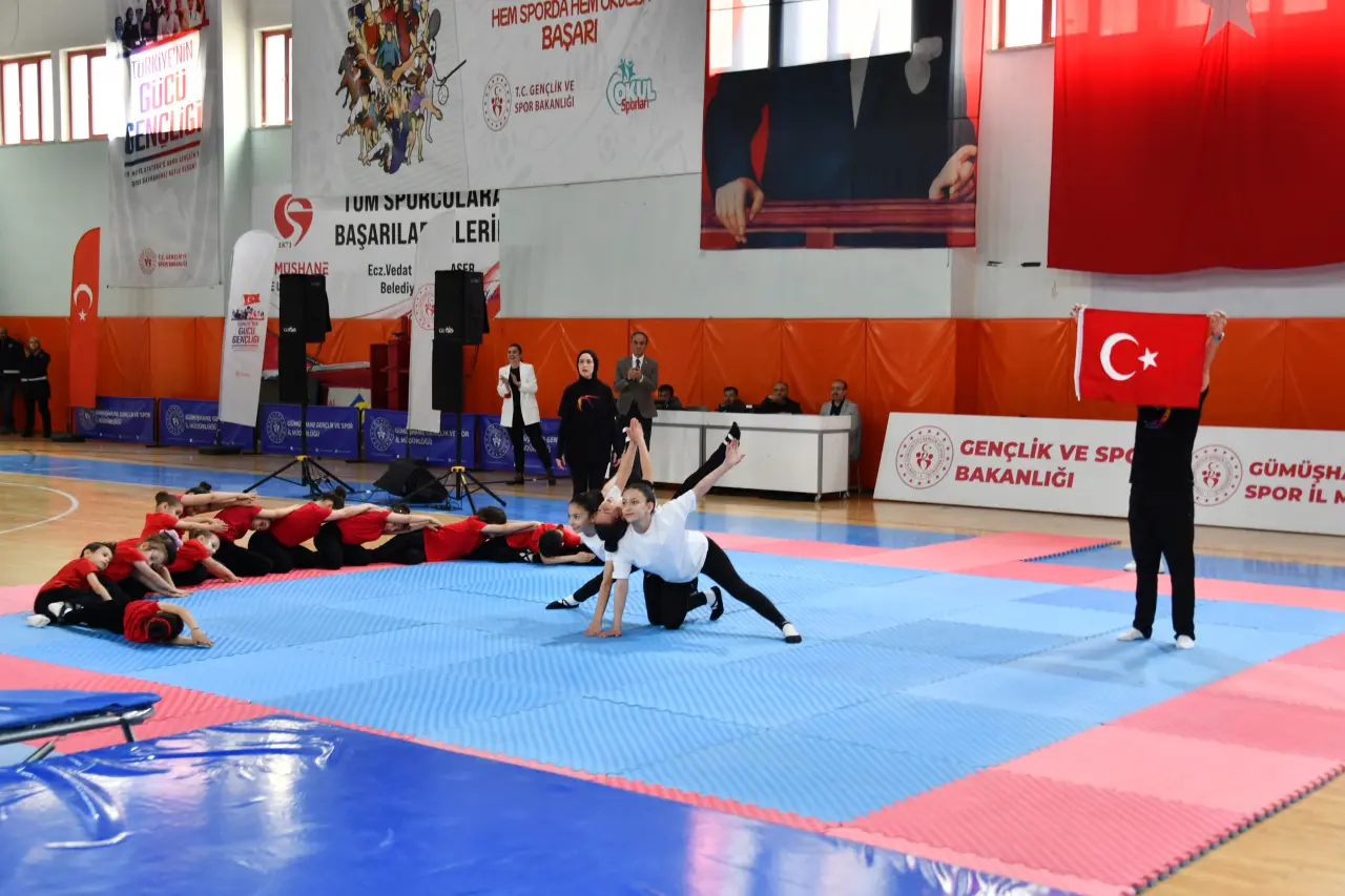 Gümüşhane’de 19 Mayıs Coşkusu: 107 Yıllık Gurur Aydın Doğan Spor Salonu’nda Yaşandı 47