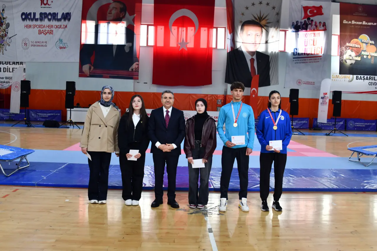 Gümüşhane’de 19 Mayıs Coşkusu: 107 Yıllık Gurur Aydın Doğan Spor Salonu’nda Yaşandı 8