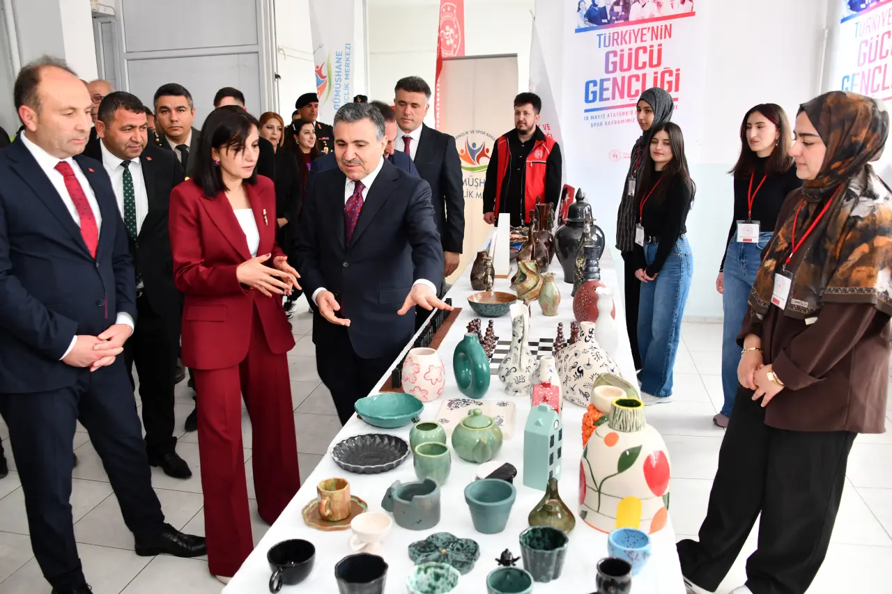 Gümüşhane’de 19 Mayıs Coşkusu: 107 Yıllık Gurur Aydın Doğan Spor Salonu’nda Yaşandı 77