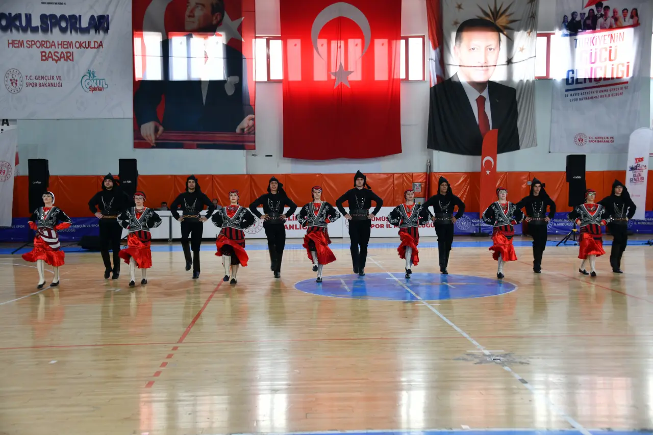 Gümüşhane’de 19 Mayıs Coşkusu: 107 Yıllık Gurur Aydın Doğan Spor Salonu’nda Yaşandı 16