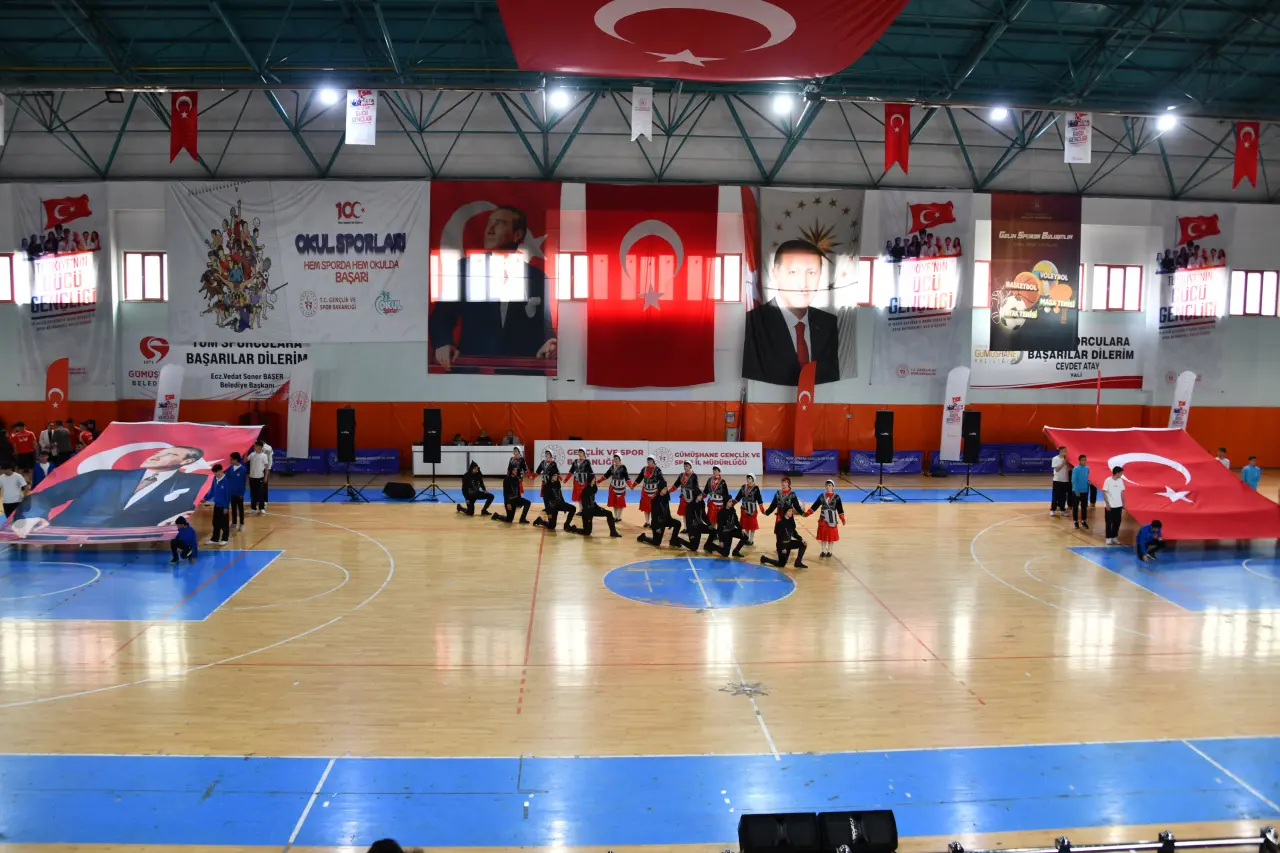 Gümüşhane’de 19 Mayıs Coşkusu: 107 Yıllık Gurur Aydın Doğan Spor Salonu’nda Yaşandı 13