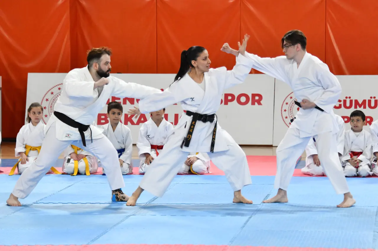 Gümüşhane’de 19 Mayıs Coşkusu: 107 Yıllık Gurur Aydın Doğan Spor Salonu’nda Yaşandı 9