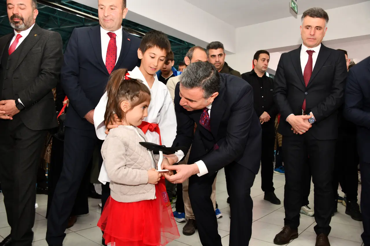 Gümüşhane’de 19 Mayıs Coşkusu: 107 Yıllık Gurur Aydın Doğan Spor Salonu’nda Yaşandı 82