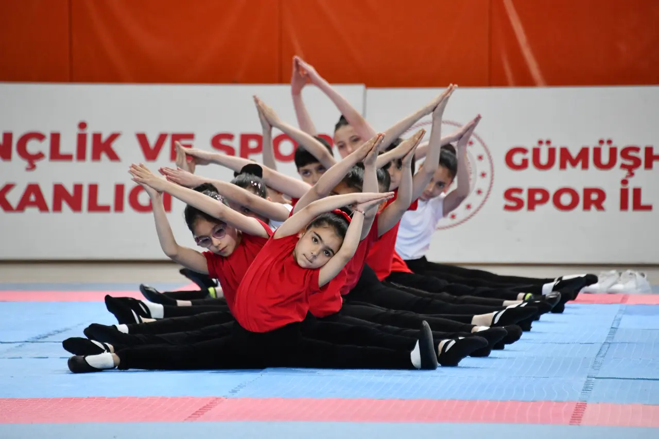 Gümüşhane’de 19 Mayıs Coşkusu: 107 Yıllık Gurur Aydın Doğan Spor Salonu’nda Yaşandı 10