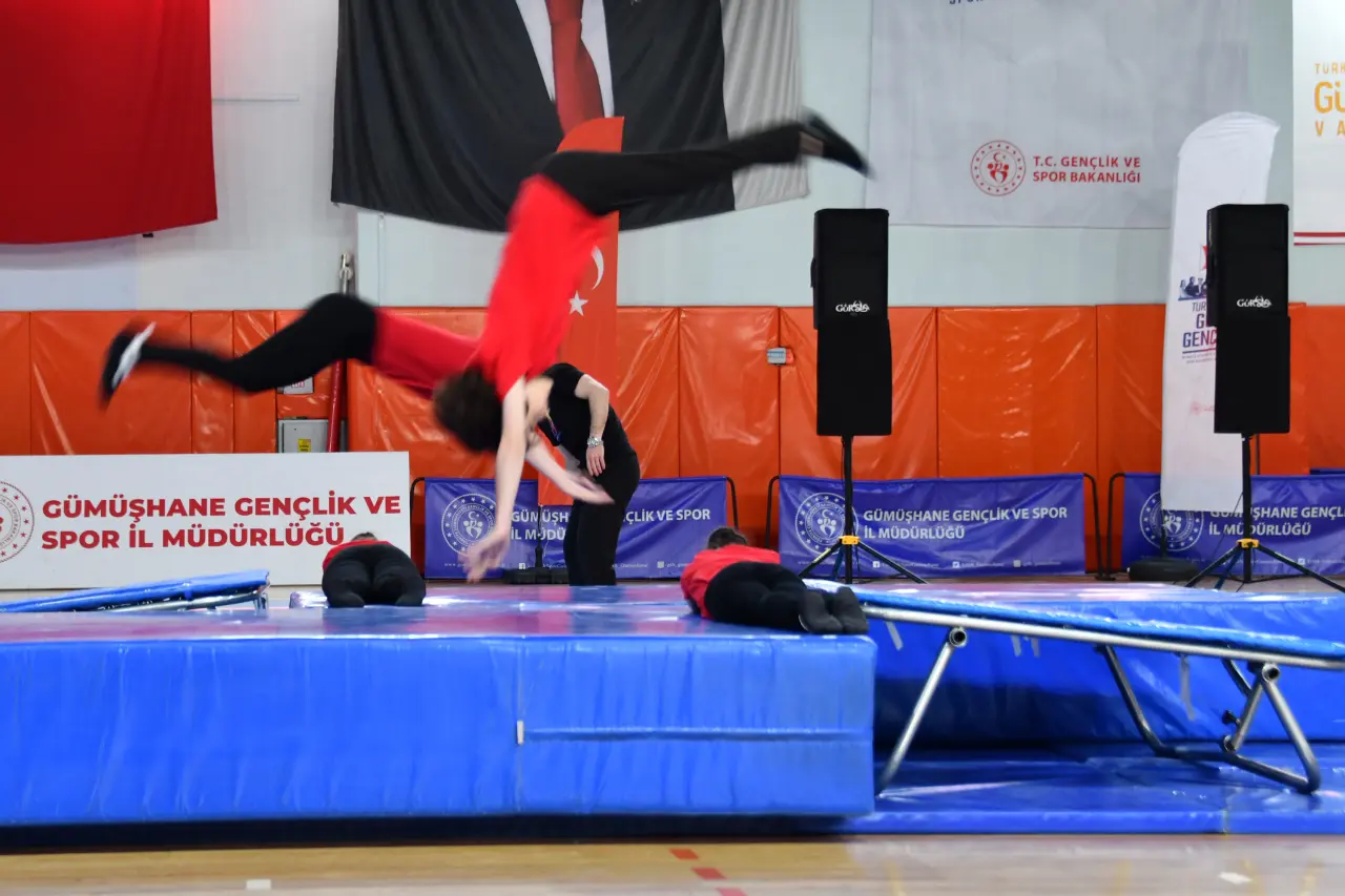 Gümüşhane’de 19 Mayıs Coşkusu: 107 Yıllık Gurur Aydın Doğan Spor Salonu’nda Yaşandı 45