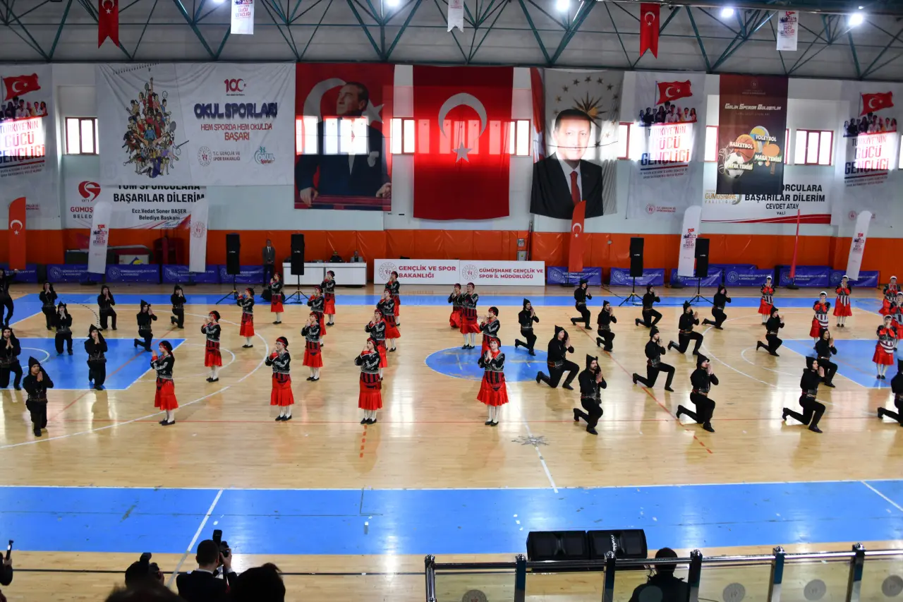 Gümüşhane’de 19 Mayıs Coşkusu: 107 Yıllık Gurur Aydın Doğan Spor Salonu’nda Yaşandı 19