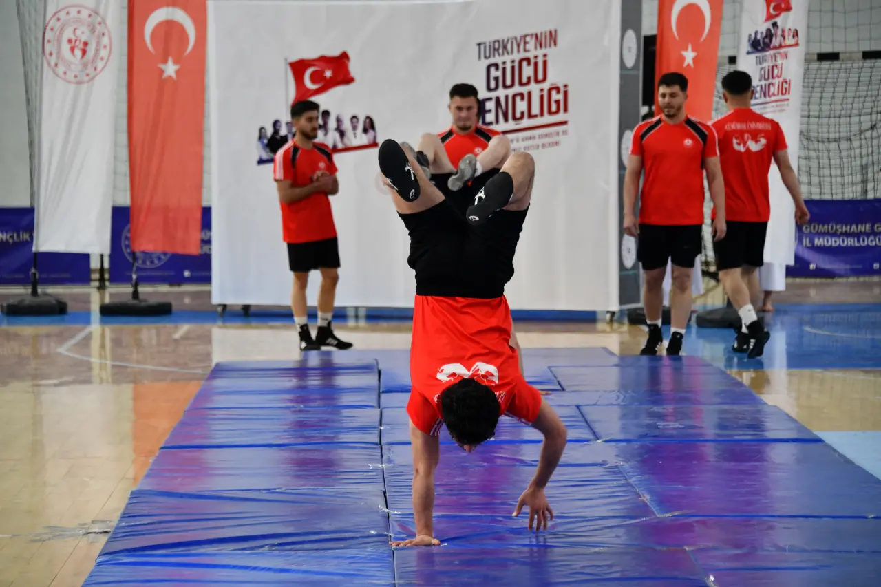 Gümüşhane’de 19 Mayıs Coşkusu: 107 Yıllık Gurur Aydın Doğan Spor Salonu’nda Yaşandı 49