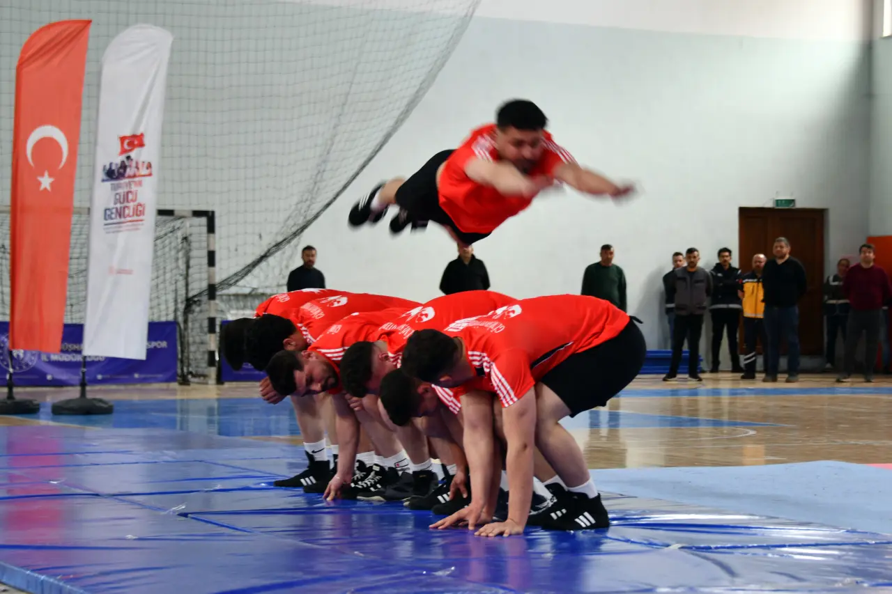 Gümüşhane’de 19 Mayıs Coşkusu: 107 Yıllık Gurur Aydın Doğan Spor Salonu’nda Yaşandı 53