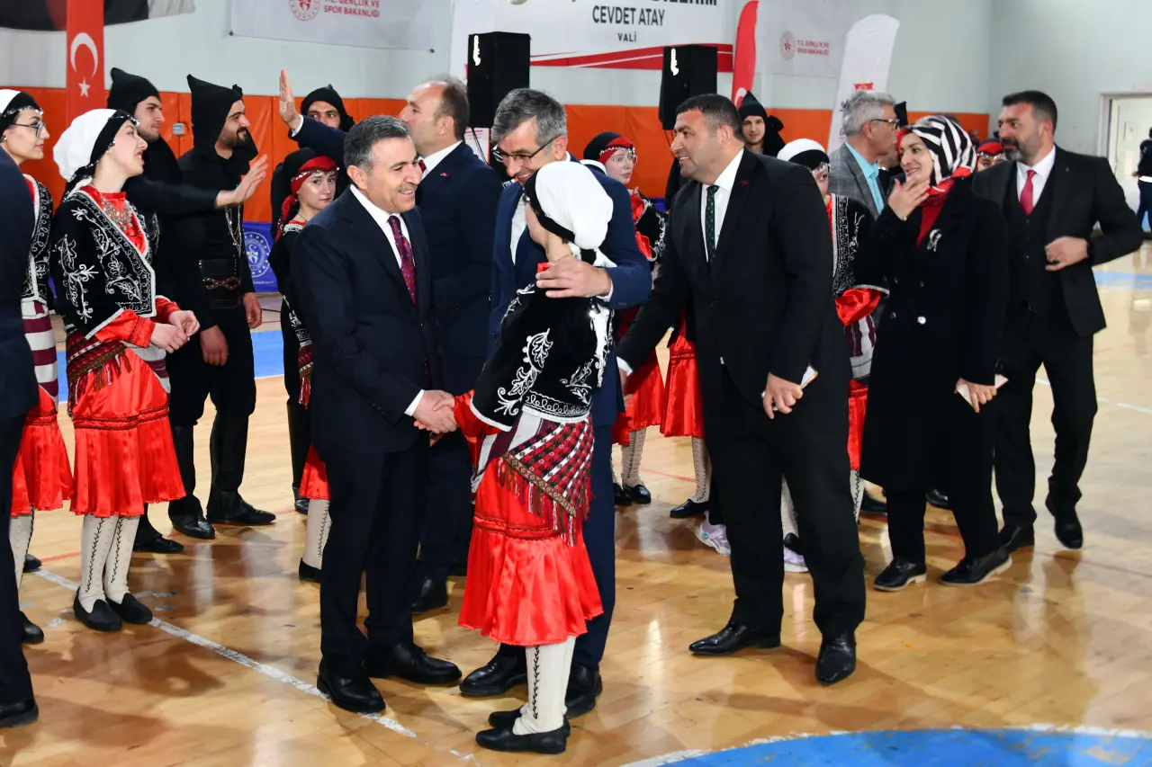 Gümüşhane’de 19 Mayıs Coşkusu: 107 Yıllık Gurur Aydın Doğan Spor Salonu’nda Yaşandı 75