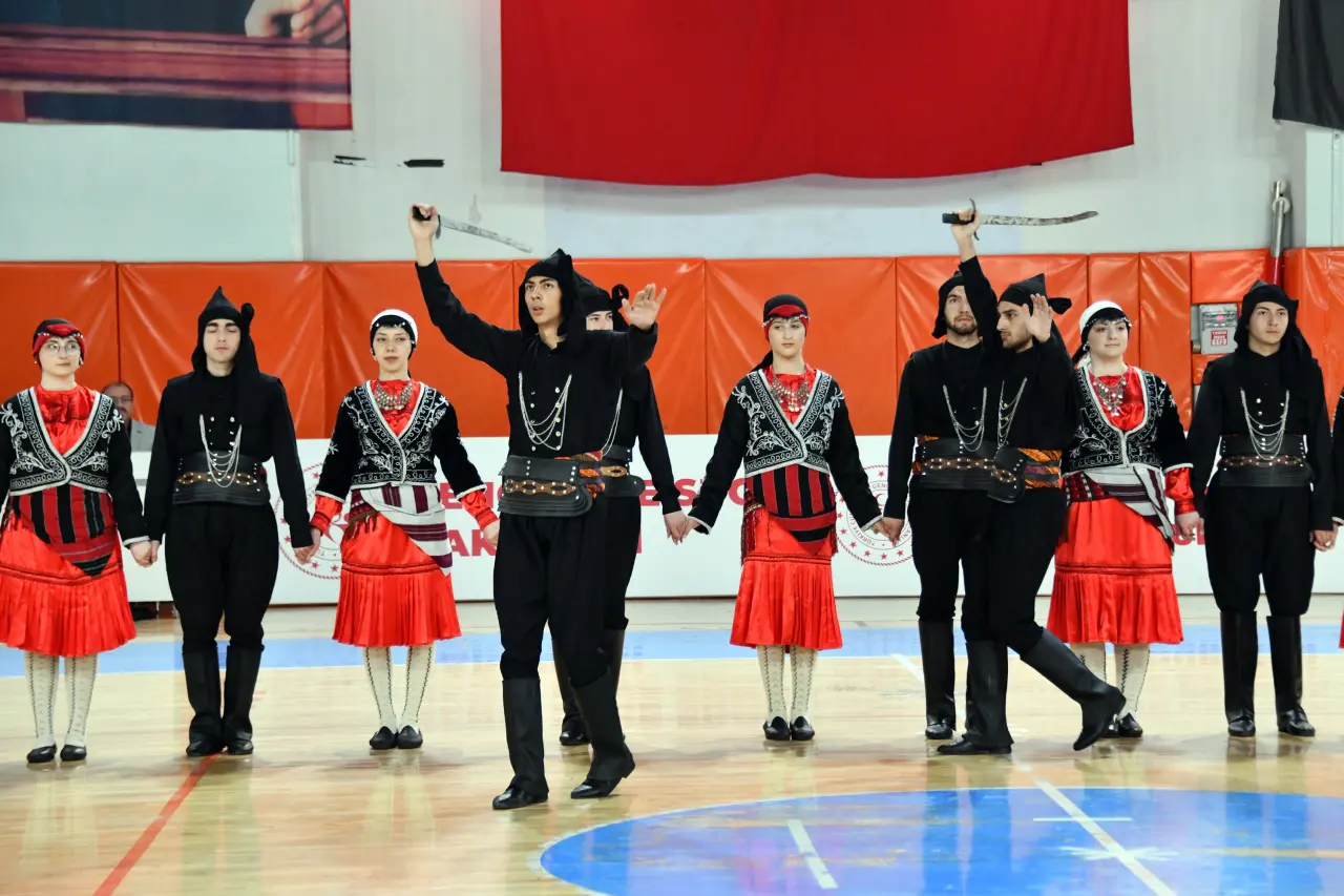 Gümüşhane’de 19 Mayıs Coşkusu: 107 Yıllık Gurur Aydın Doğan Spor Salonu’nda Yaşandı 65