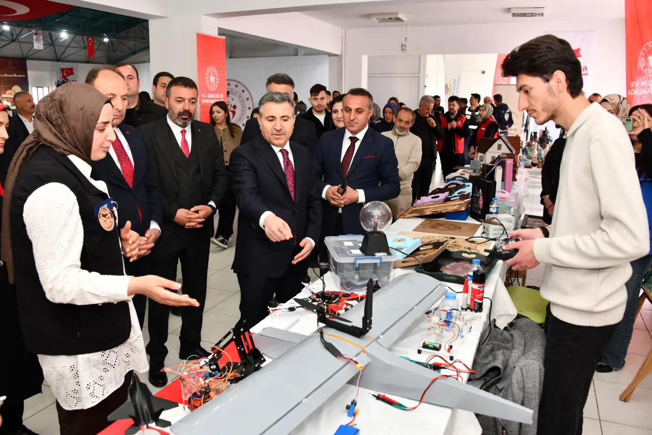 Gümüşhane’de 19 Mayıs Coşkusu: 107 Yıllık Gurur Aydın Doğan Spor Salonu’nda Yaşandı 79