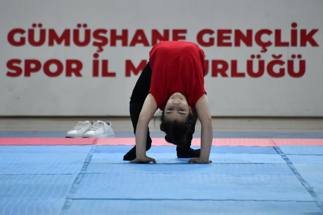 Gümüşhane’de 19 Mayıs Coşkusu: 107 Yıllık Gurur Aydın Doğan Spor Salonu’nda Yaşandı 44