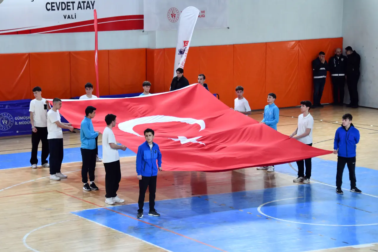 Gümüşhane’de 19 Mayıs Coşkusu: 107 Yıllık Gurur Aydın Doğan Spor Salonu’nda Yaşandı 56