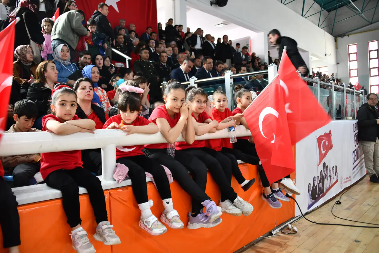 Gümüşhane’de 19 Mayıs Coşkusu: 107 Yıllık Gurur Aydın Doğan Spor Salonu’nda Yaşandı 71