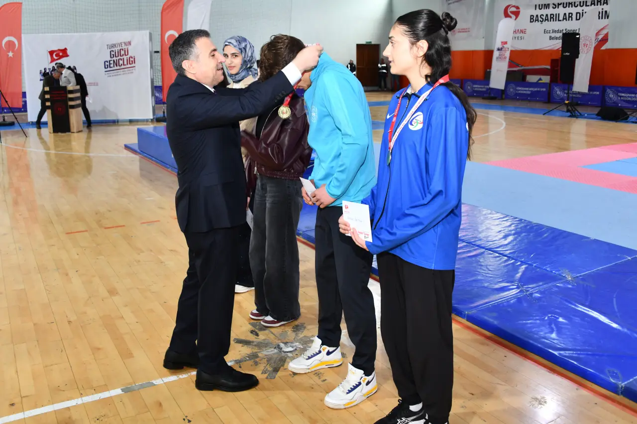 Gümüşhane’de 19 Mayıs Coşkusu: 107 Yıllık Gurur Aydın Doğan Spor Salonu’nda Yaşandı 31