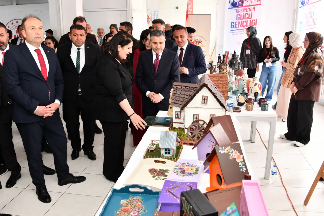 Gümüşhane’de 19 Mayıs Coşkusu: 107 Yıllık Gurur Aydın Doğan Spor Salonu’nda Yaşandı 78