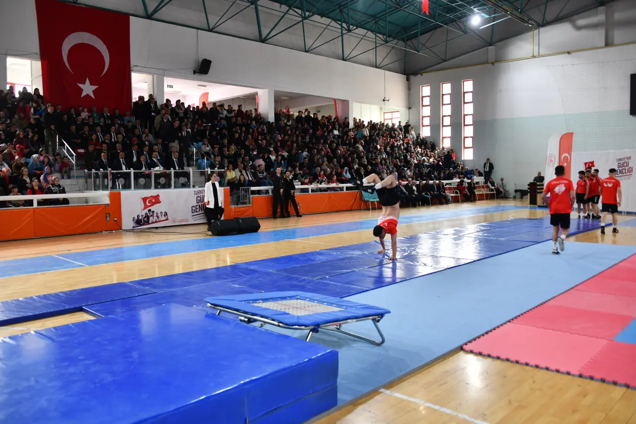 Gümüşhane’de 19 Mayıs Coşkusu: 107 Yıllık Gurur Aydın Doğan Spor Salonu’nda Yaşandı 50