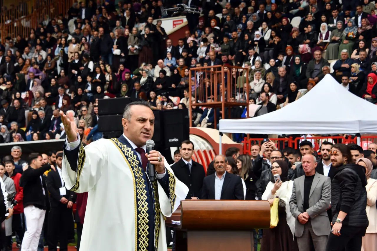Gümüşhane'de Mezuniyet Coşkusu: Stadyum Tıklım Tıklım Doldu 69