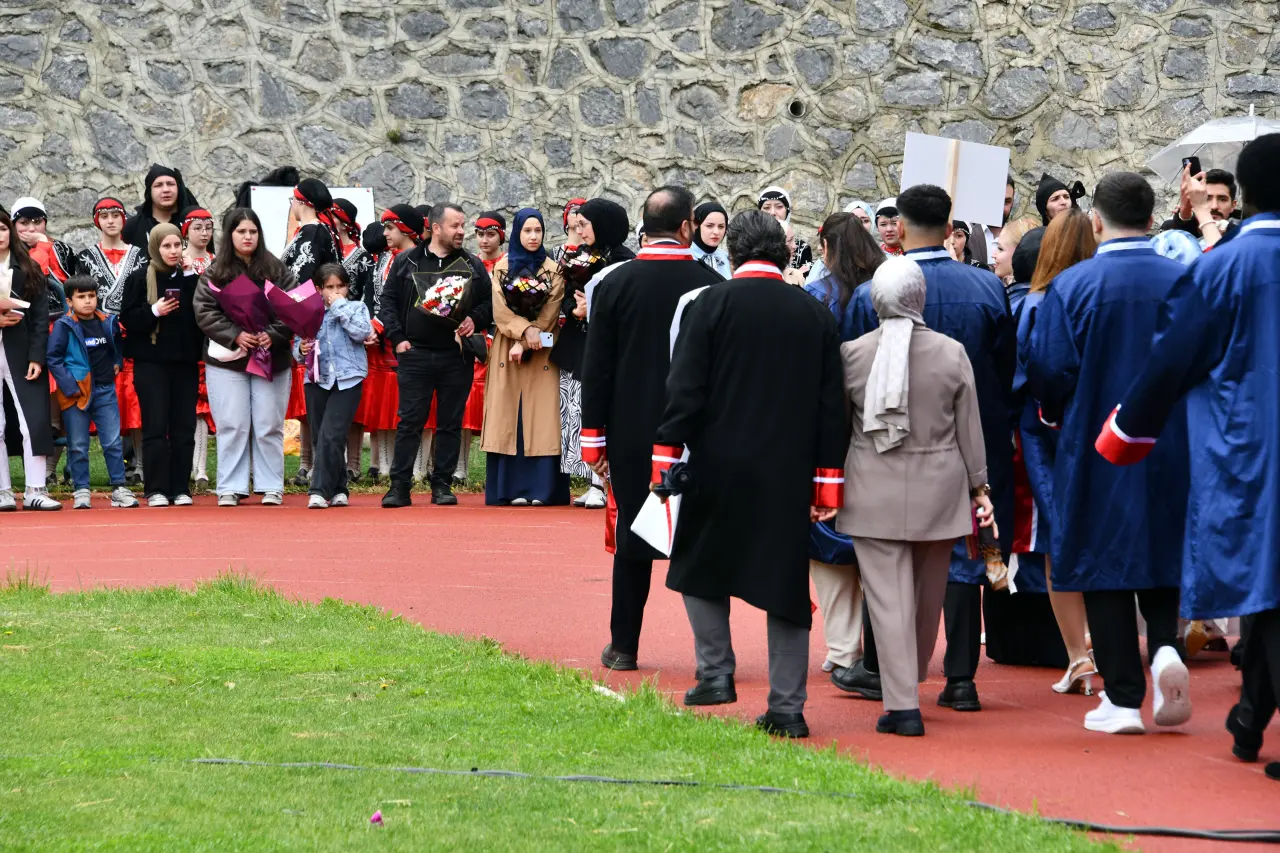 Gümüşhane'de Mezuniyet Coşkusu: Stadyum Tıklım Tıklım Doldu 47