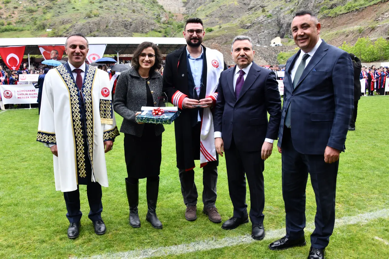 Gümüşhane'de Mezuniyet Coşkusu: Stadyum Tıklım Tıklım Doldu 3
