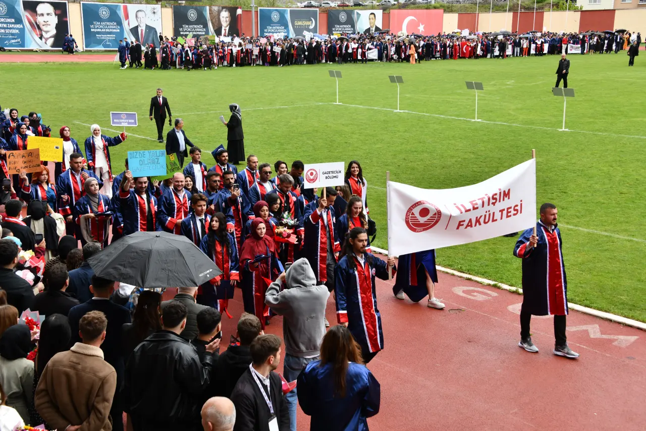 Gümüşhane'de Mezuniyet Coşkusu: Stadyum Tıklım Tıklım Doldu 31