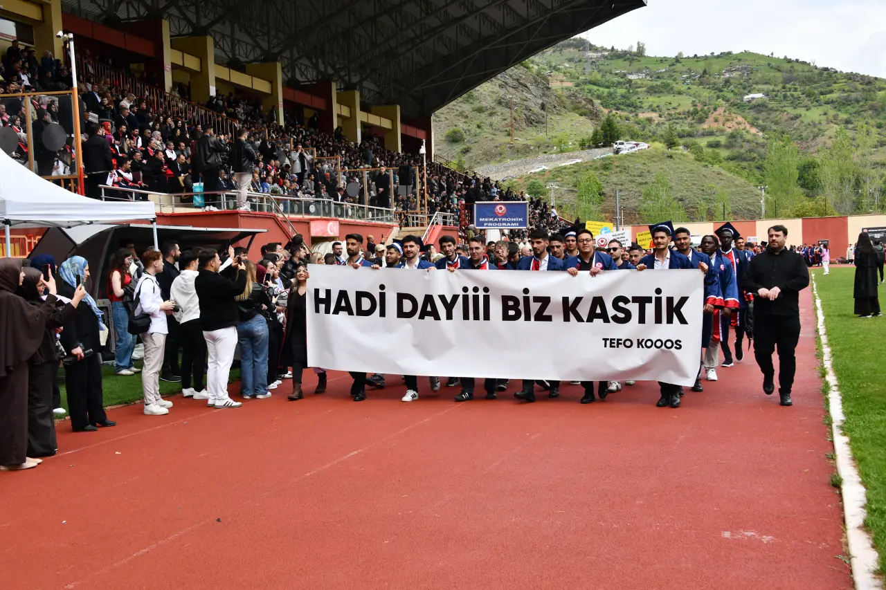 Gümüşhane'de Mezuniyet Coşkusu: Stadyum Tıklım Tıklım Doldu 50