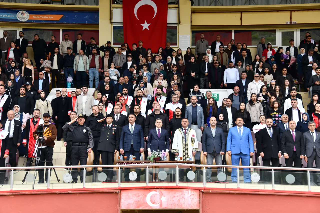 Gümüşhane'de Mezuniyet Coşkusu: Stadyum Tıklım Tıklım Doldu 59