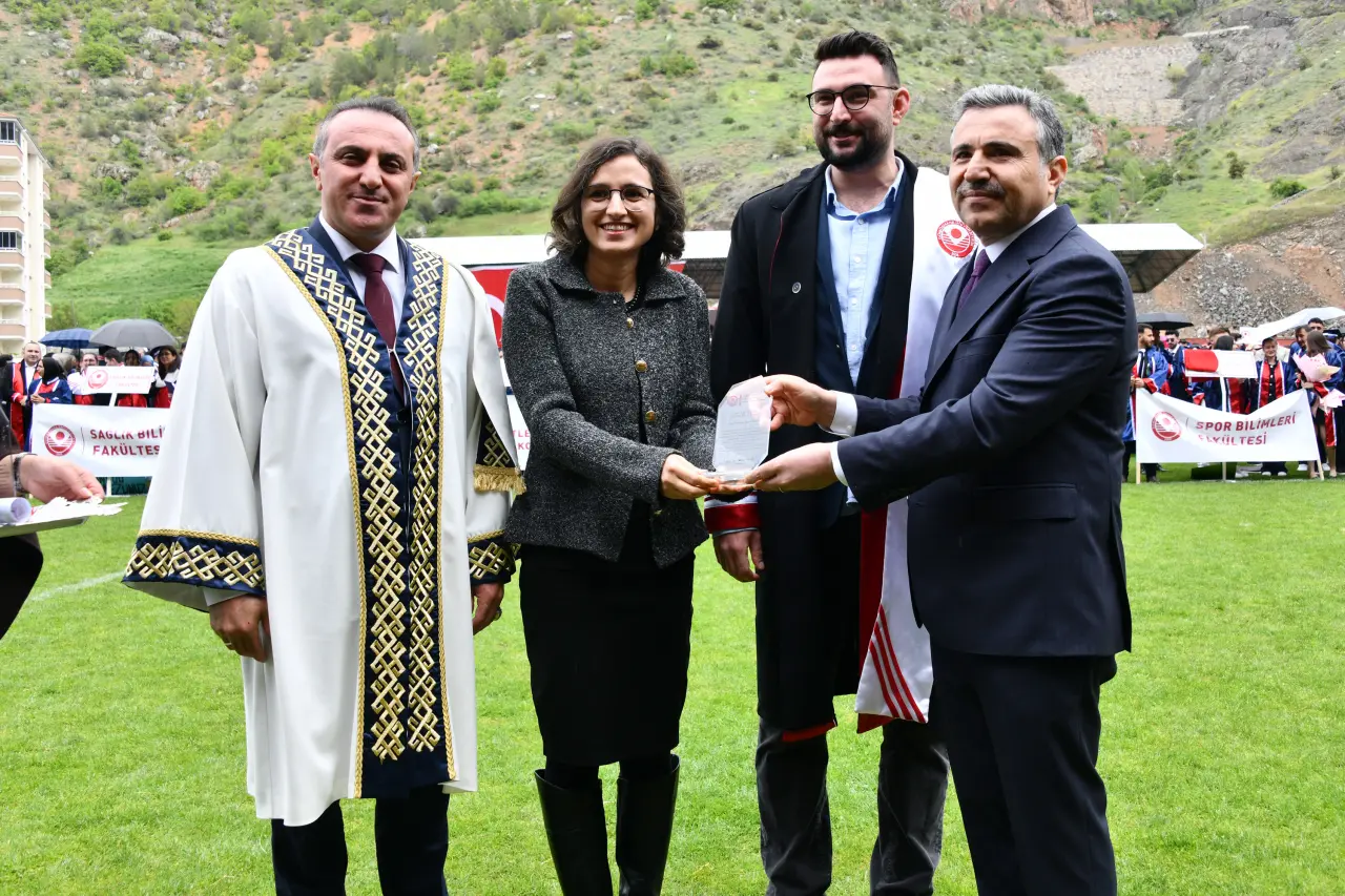 Gümüşhane'de Mezuniyet Coşkusu: Stadyum Tıklım Tıklım Doldu 74