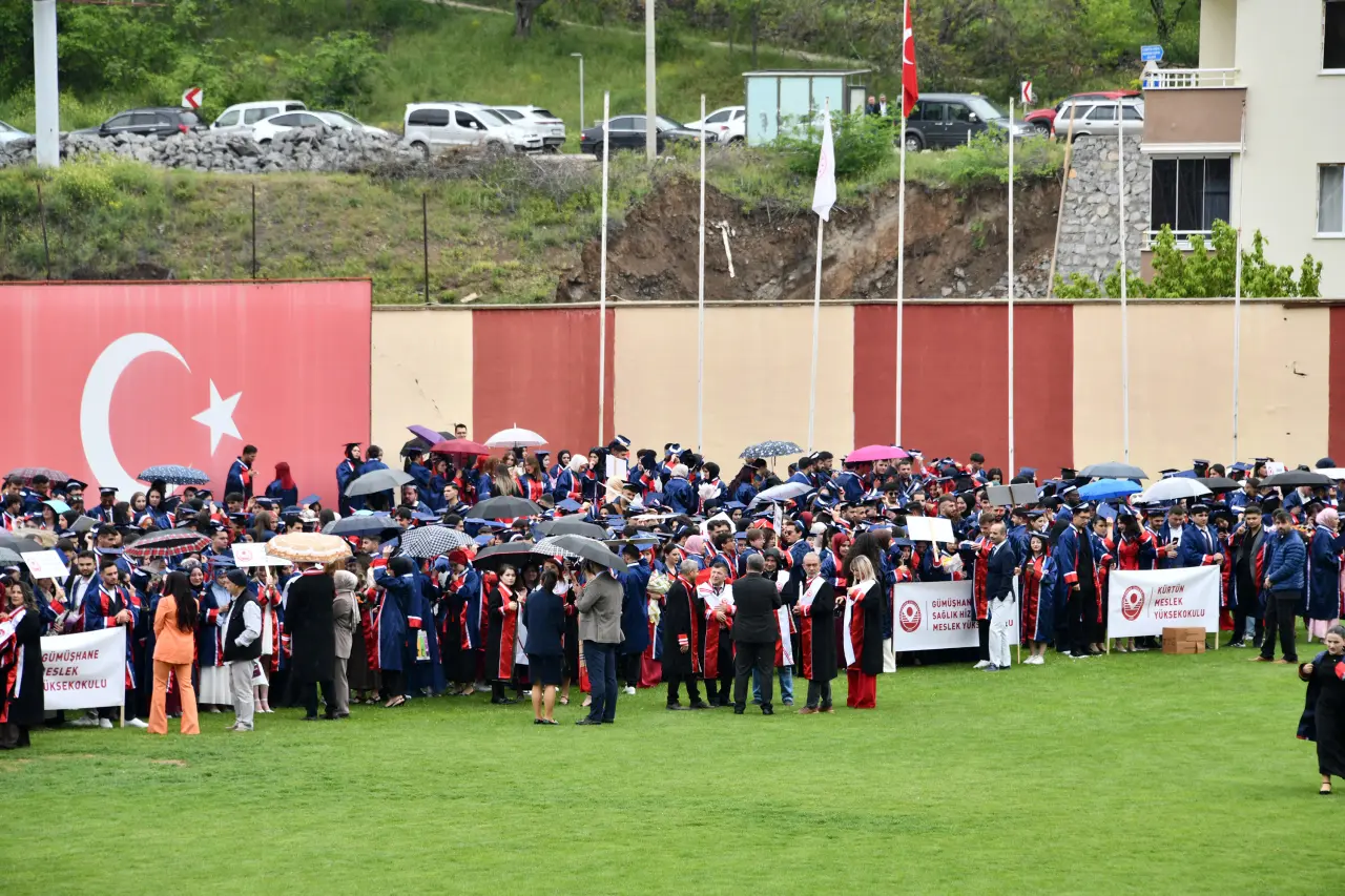 Gümüşhane'de Mezuniyet Coşkusu: Stadyum Tıklım Tıklım Doldu 10
