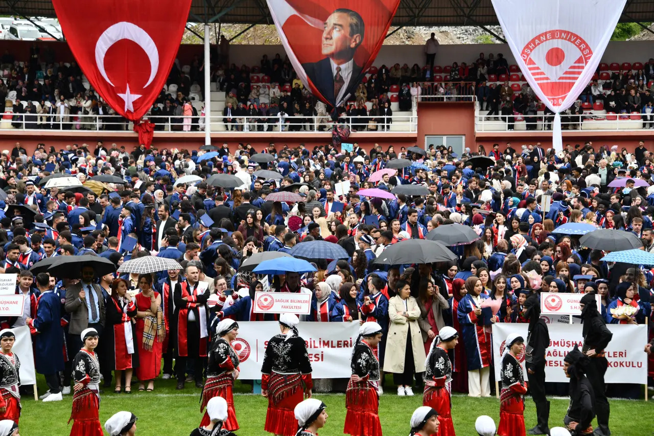 Gümüşhane'de Mezuniyet Coşkusu: Stadyum Tıklım Tıklım Doldu 78