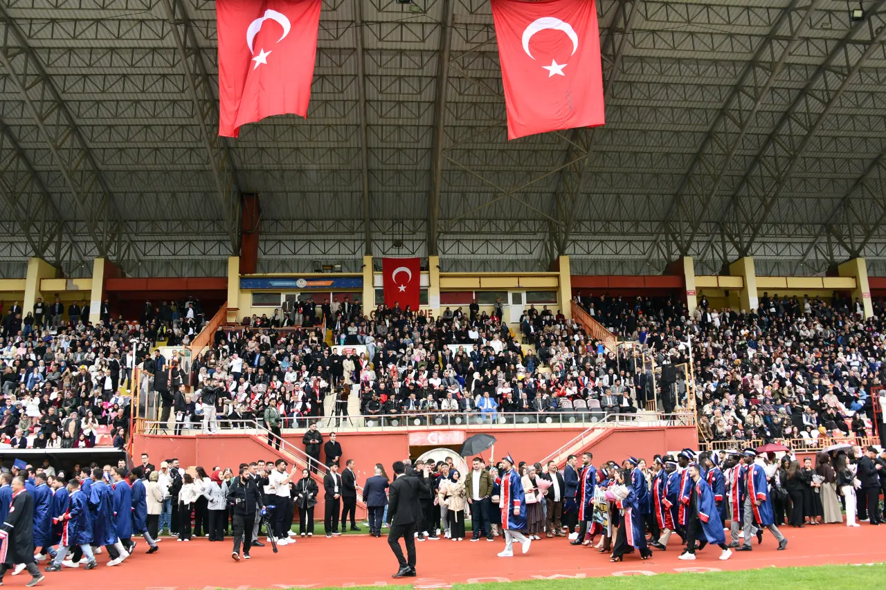 Gümüşhane'de Mezuniyet Coşkusu: Stadyum Tıklım Tıklım Doldu 44