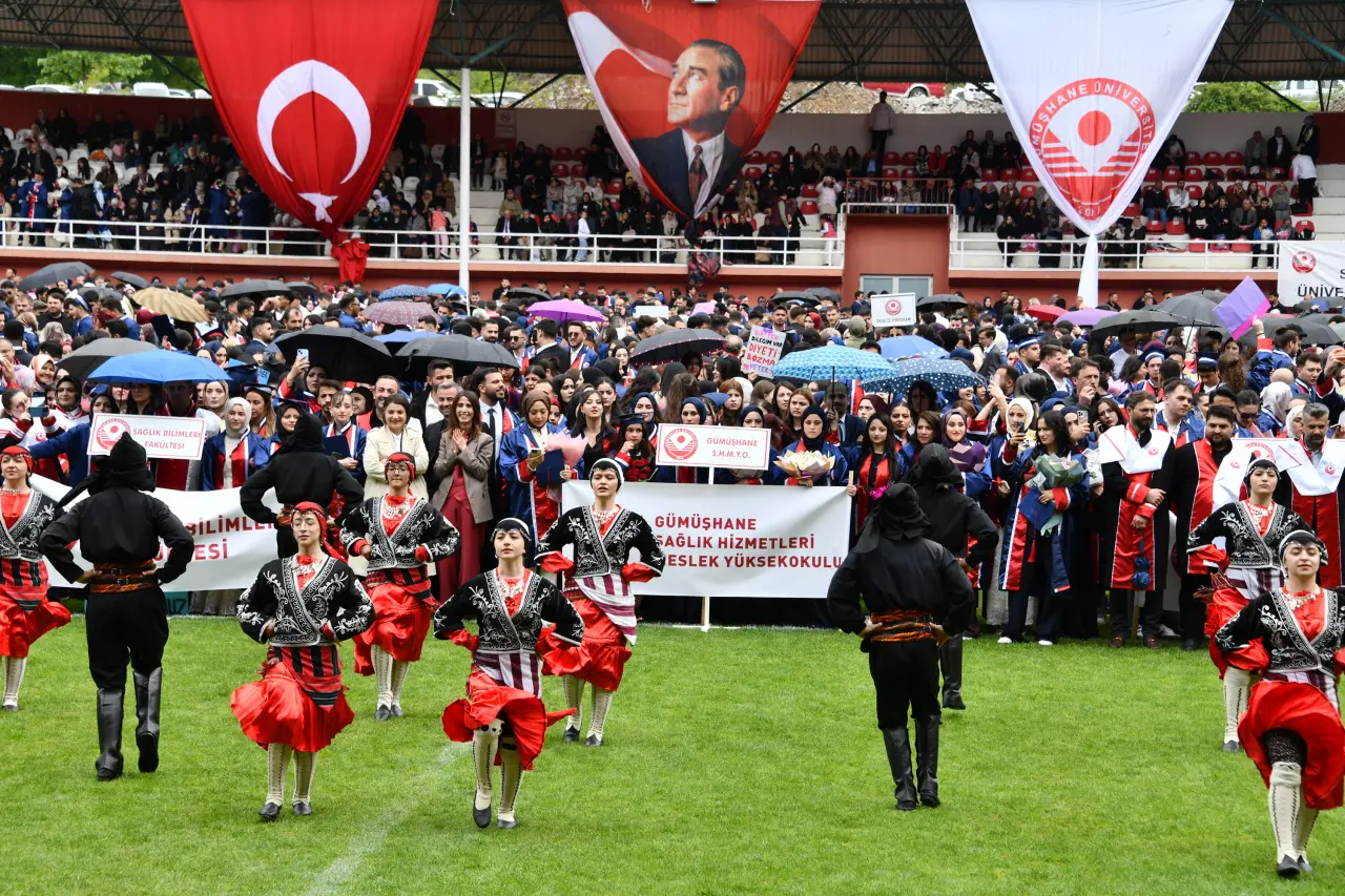 Gümüşhane'de Mezuniyet Coşkusu: Stadyum Tıklım Tıklım Doldu 80