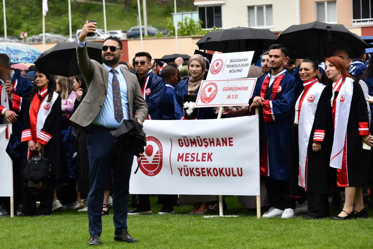 Gümüşhane'de Mezuniyet Coşkusu: Stadyum Tıklım Tıklım Doldu 72