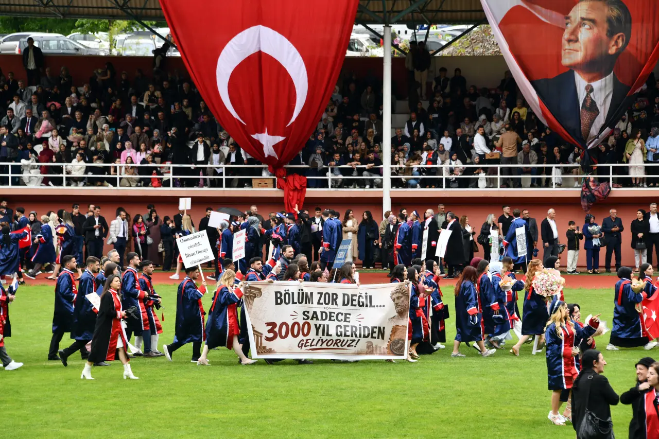 Gümüşhane'de Mezuniyet Coşkusu: Stadyum Tıklım Tıklım Doldu 38
