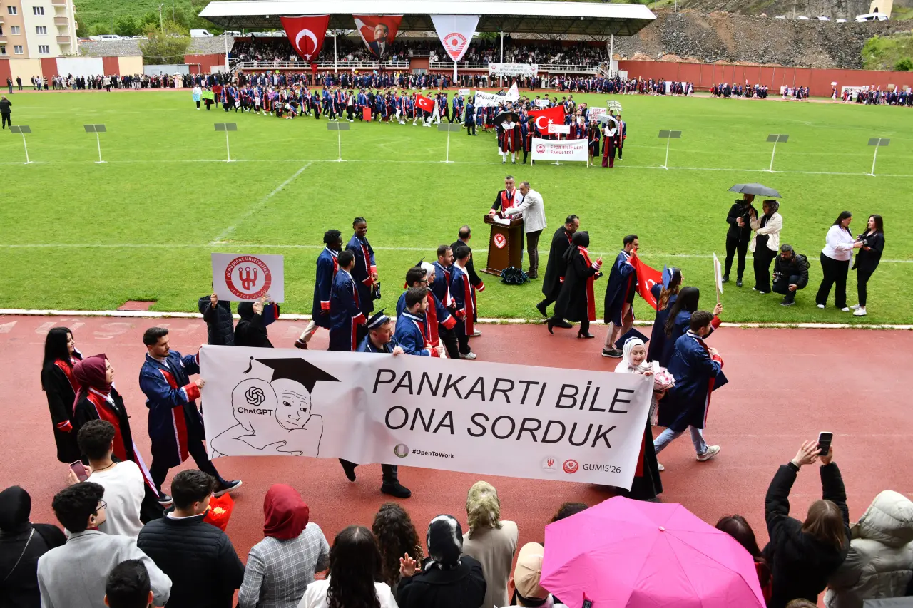 Gümüşhane'de Mezuniyet Coşkusu: Stadyum Tıklım Tıklım Doldu 30