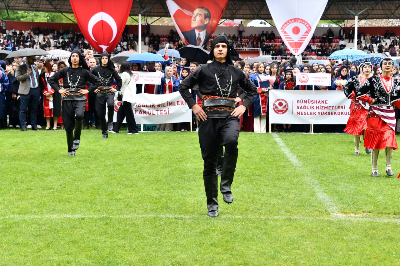 Gümüşhane'de Mezuniyet Coşkusu: Stadyum Tıklım Tıklım Doldu 81