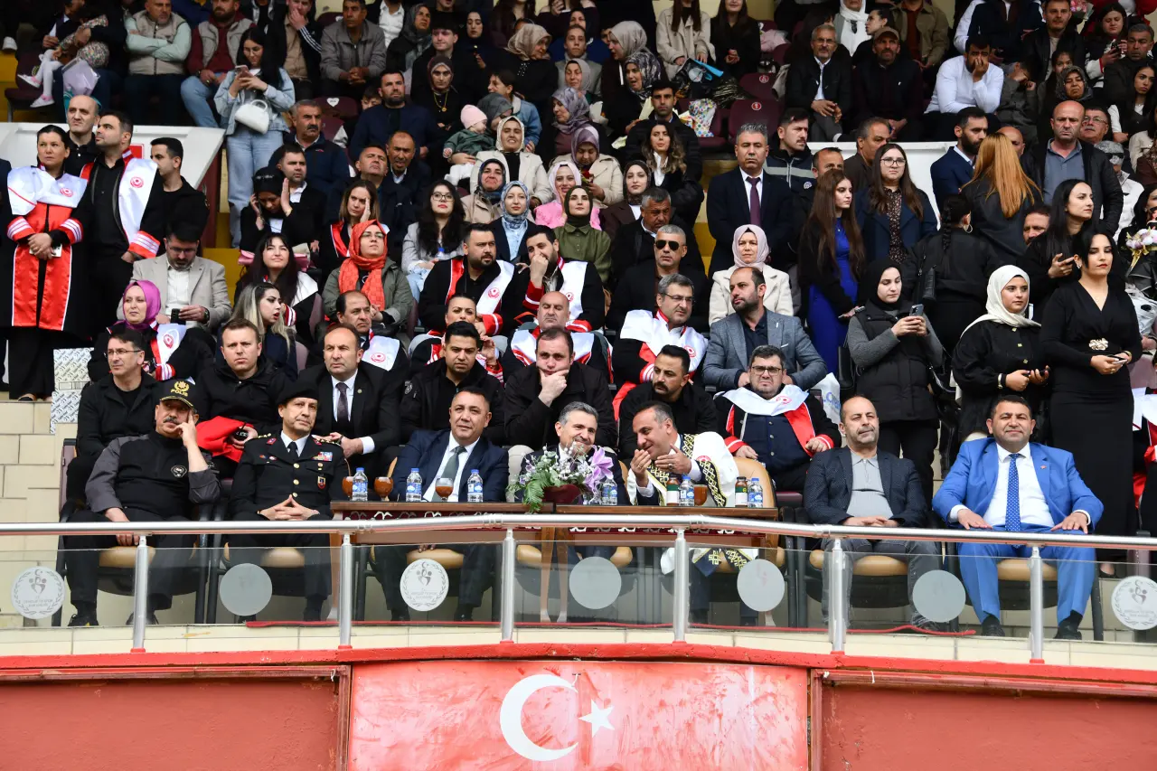 Gümüşhane'de Mezuniyet Coşkusu: Stadyum Tıklım Tıklım Doldu 55