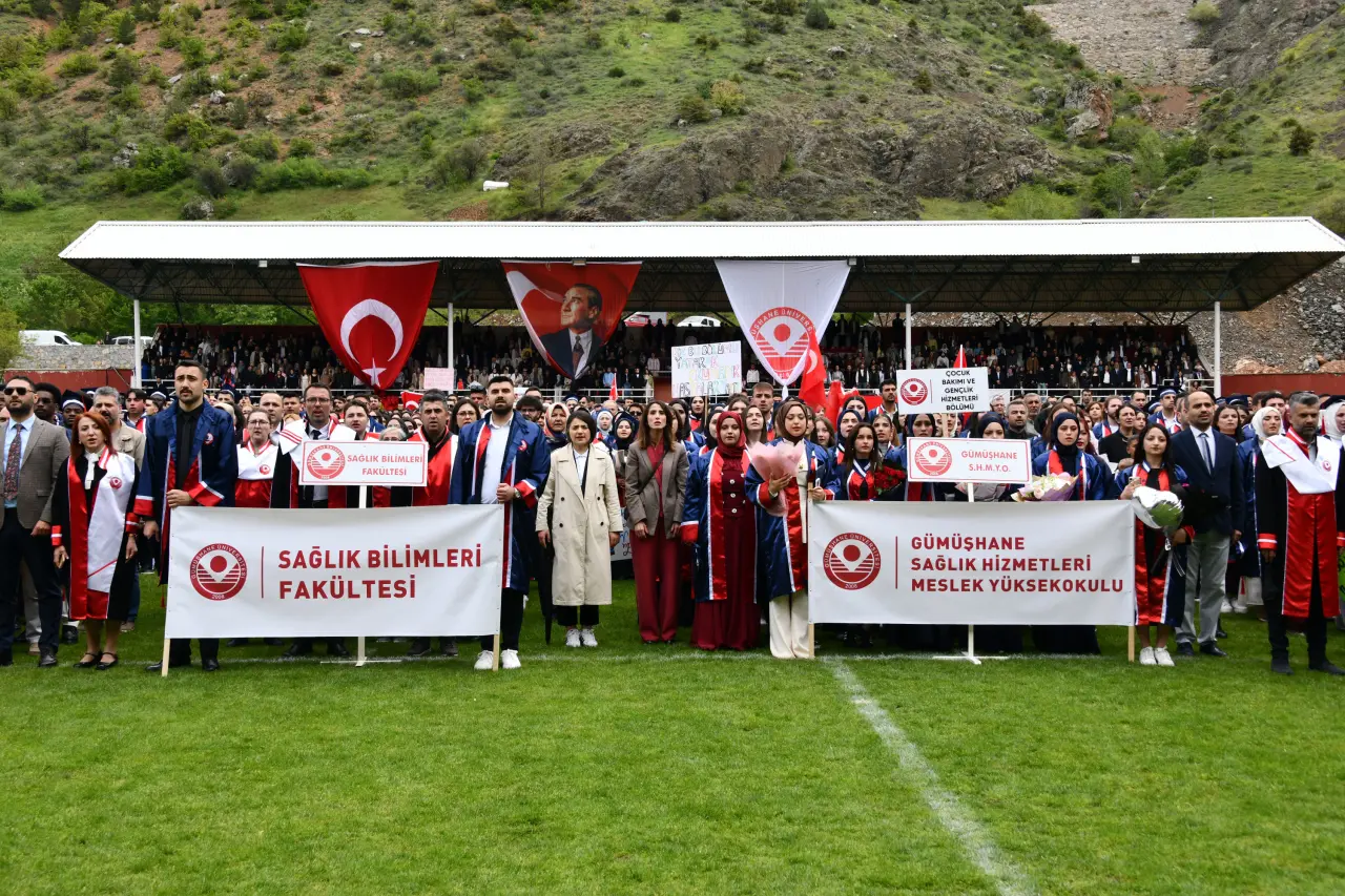 Gümüşhane'de Mezuniyet Coşkusu: Stadyum Tıklım Tıklım Doldu 63