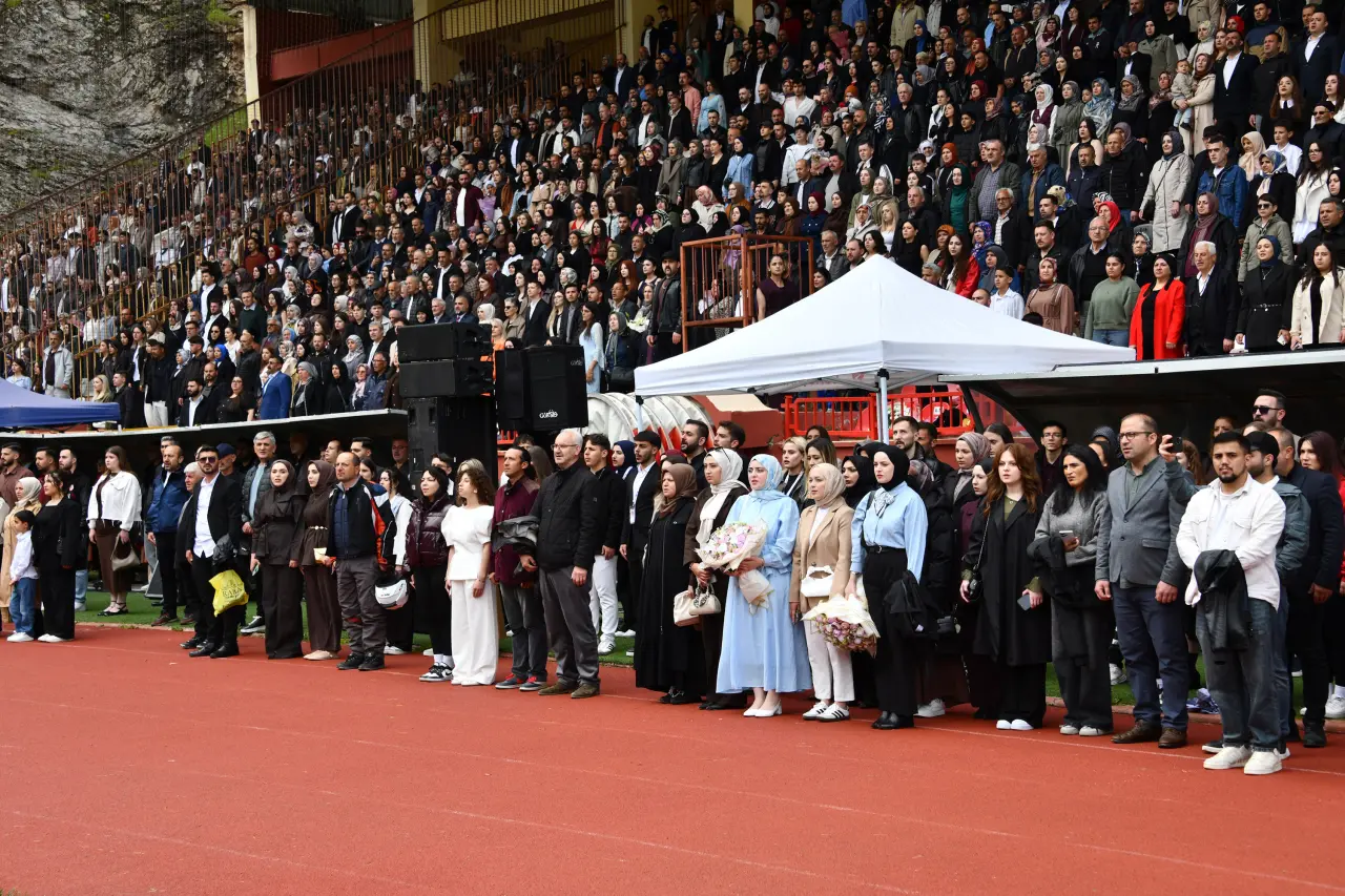 Gümüşhane'de Mezuniyet Coşkusu: Stadyum Tıklım Tıklım Doldu 65
